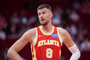 波津上半场3投2中&三分1中1得到8分5板1助2帽 正负值+11全队最高