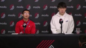 还要我教你做事！杨瀚森指导克里斯：你要（对着话筒）翻译啊