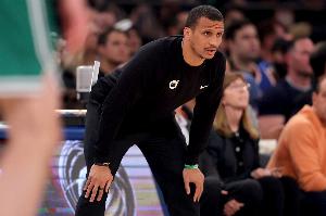 这怎么赢！凯尔特人末节出现10次失误 全场多达28次