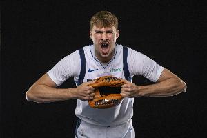 Stein：独行侠主场季前赛首秀感想 弗拉格能拿最佳新秀