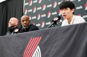 名帅有能！媒体人谈比卢普斯：照这节奏下去 你会是历史第一后卫