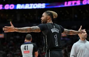 比尔-西蒙斯：拉塞尔像来做客的死党 开始其乐融融第6天就想送客