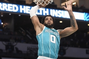 颜射浓眉三分&空接暴扣！布里奇斯首节5中5&三分3中3拿13分7板