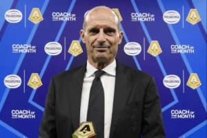 九月联赛三连胜！阿莱格里领取意甲九月最佳教练奖杯