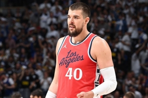 哈登小卡缺阵！快船vs太阳首发：邓恩/比尔/小琼斯/巴图姆/祖巴茨