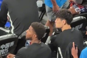 功夫不错！希尔德训练中来了个侧手翻，随后三分出手